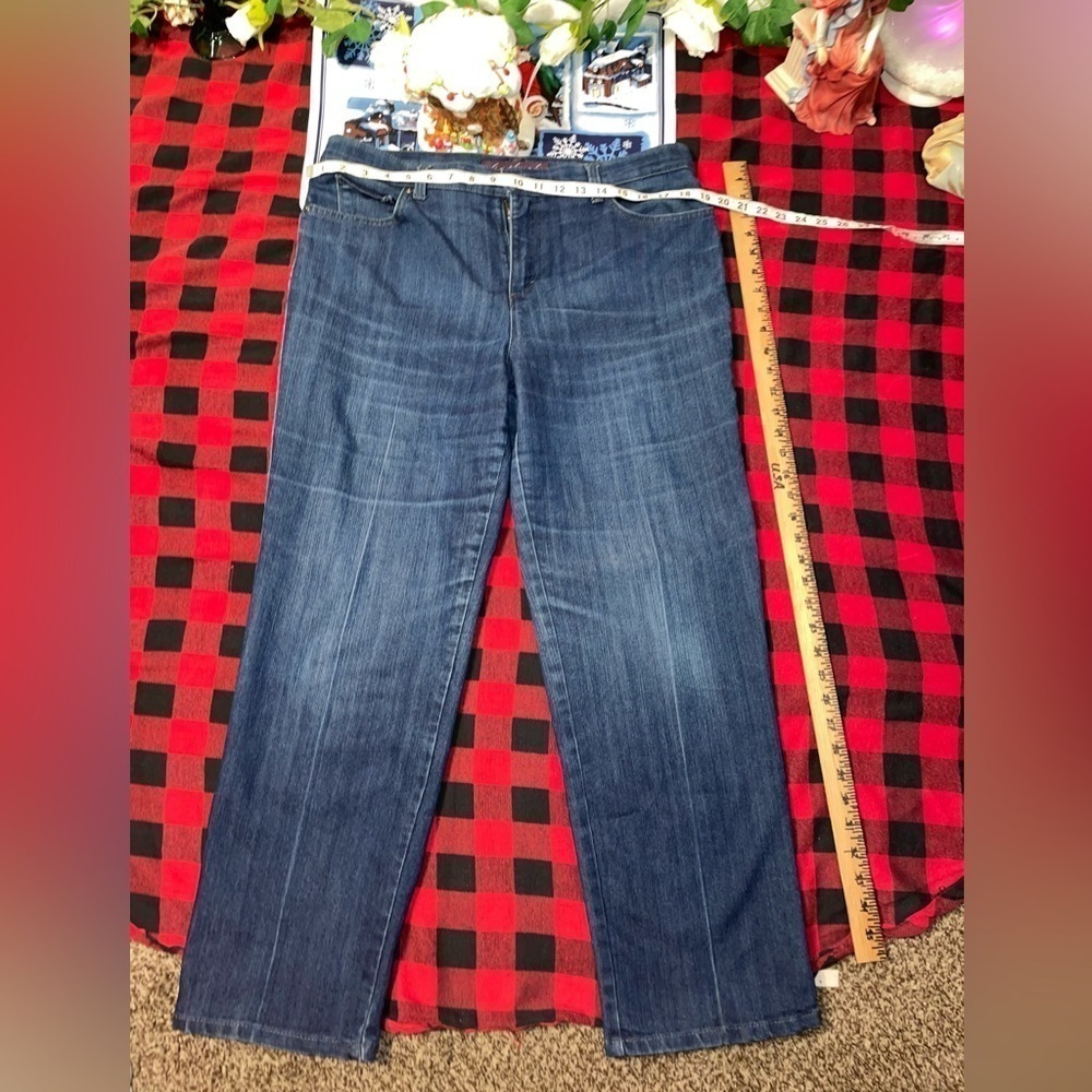Pre-loved Gloria Vanderbilt Size 12 Amanda Straight Leg Jeans! - Picture 2 of 7